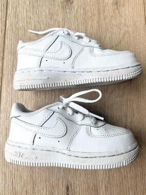 Nike Kids White Leather Sneakers with Laces Size 7C